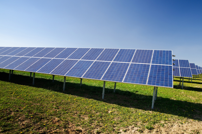Teismas: Akmenės rajono savivaldybė negalėjo riboti saulės elektrinių statybos pagal žemės našumo balą